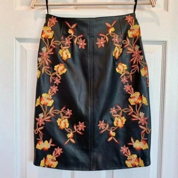 🍂 🍁 Black Leather Floral Leaves Embroidered Pencil Skirt with Center Slit - Picture 12 of 15